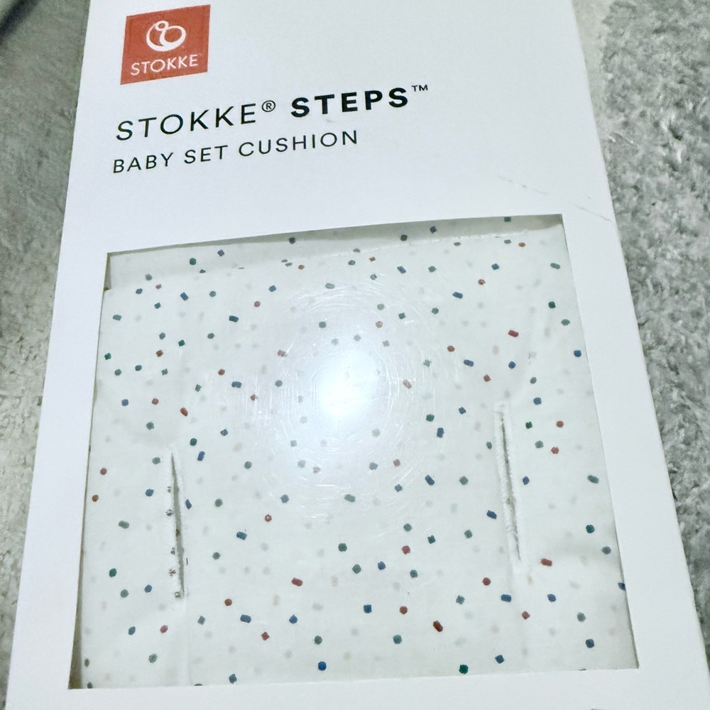 Stokke Steps Baby Set Cushion *new* 
Dot/Confetti Pattern.